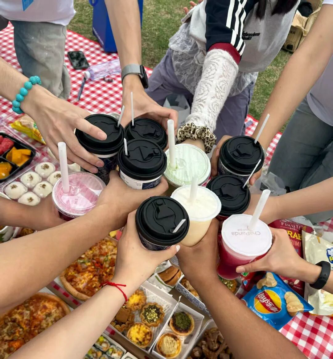 团建碰杯